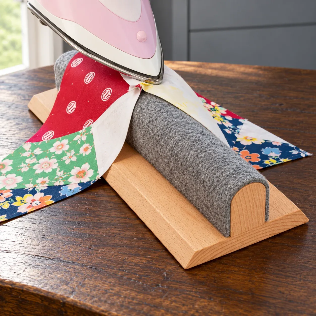 Roslin Wool Pressing Bar: product in use